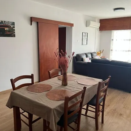 Tiffany 11 Finikoudes Appartement