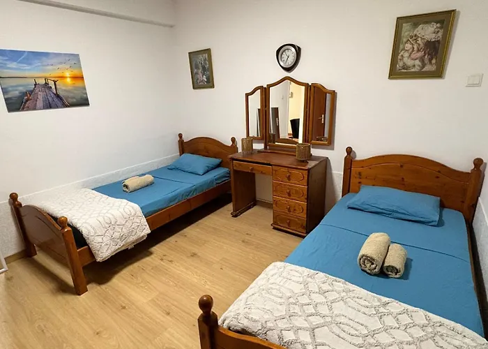 Jane 11 - 2 Bedrooms Finikoudes Апартаменты Ларнака